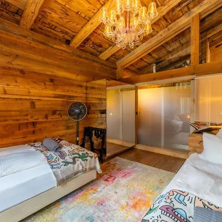 Heidi's Hideout - Private Historic By Heiti Apartmán *
